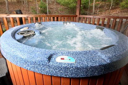 Spacious Cabin with Home Theater, Game Room and Outdoor Picnic Space in Sevierville, Tennessee - Sevierville, Tennessee - glamping.directory