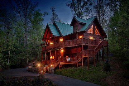 Spacious Cabin with Home Theater, Game Room and Outdoor Picnic Space in Sevierville, Tennessee - glamping.directory
