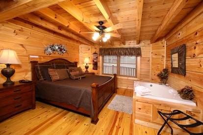 Spacious Cabin with Home Theater, Game Room and Outdoor Picnic Space in Sevierville, Tennessee - Sevierville, Tennessee - glamping.directory