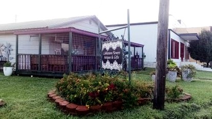 Romantic Staycation near Shawnee in Holdenville, Oklahoma - glamping.directory