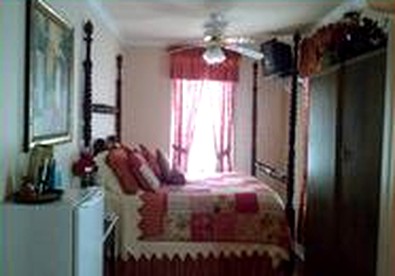 Romantic Staycation near Shawnee in Holdenville, Oklahoma - Holdenville, Oklahoma - glamping.directory