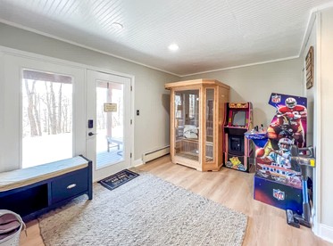 Cozy A-Frame Cabin with Hot Tub & Sauna near Wintergreen Resort, Blue Ridge Mountains VA - Wintergreen, Virginia - glamping.directory