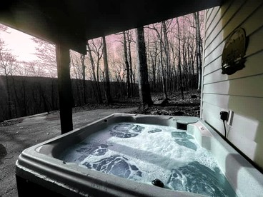 Cozy A-Frame Cabin with Hot Tub & Sauna near Wintergreen Resort, Blue Ridge Mountains VA - Wintergreen, Virginia - glamping.directory