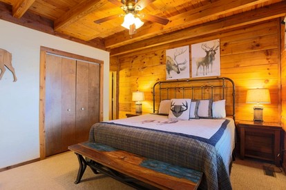 Mountain Top with BBQ and Jacuzzi in Gatlinburg, Tennessee - Gatlinburg, Tennessee - glamping.directory