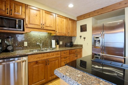Mountain Top with BBQ and Jacuzzi in Gatlinburg, Tennessee - Gatlinburg, Tennessee - glamping.directory