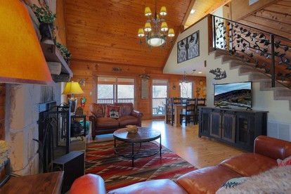 Mountain Top with BBQ and Jacuzzi in Gatlinburg, Tennessee - Gatlinburg, Tennessee - glamping.directory