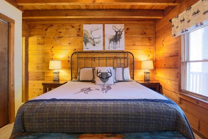 Mountain Top with BBQ and Jacuzzi in Gatlinburg, Tennessee - Gatlinburg, Tennessee - glamping.directory