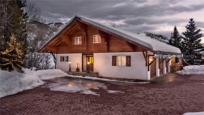 Luxury Cabin Rental with a Hot Tub and a Steam Room in Yampa Valley, Colorado - Steamboat, Colorado - glamping.directory