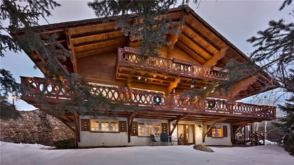 Luxury Cabin Rental with a Hot Tub and a Steam Room in Yampa Valley, Colorado - glamping.directory