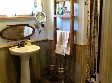 Cozy Cabin Getaway on Acres of Farmland near Green Mountain National Forest, Vermont - Wells, Vermont - glamping.directory