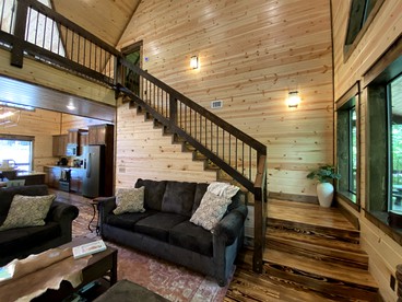 Luxury Log Cabin in Broken Bow, Ideal for Family Glamping Getaways - Broken Bow, Oklahoma - glamping.directory