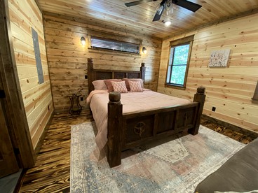 Luxury Log Cabin in Broken Bow, Ideal for Family Glamping Getaways - Broken Bow, Oklahoma - glamping.directory