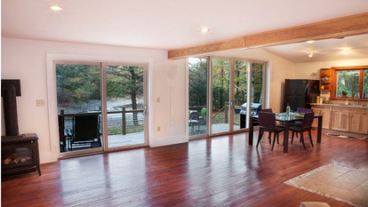Charming Cottage on a Creek for Vacation near Woodstock in Upstate New York - Palenville, New York - glamping.directory