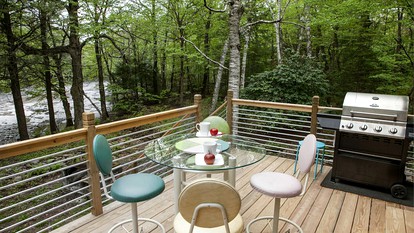 Charming Cottage on a Creek for Vacation near Woodstock in Upstate New York - Palenville, New York - glamping.directory
