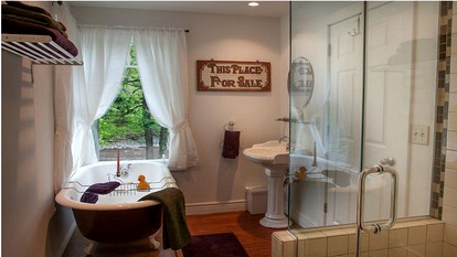 Charming Cottage on a Creek for Vacation near Woodstock in Upstate New York - Palenville, New York - glamping.directory