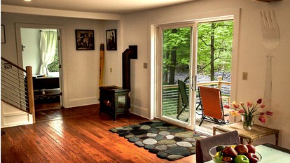 Charming Cottage on a Creek for Vacation near Woodstock in Upstate New York - Palenville, New York - glamping.directory
