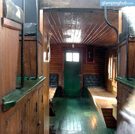 Vintage Caboose Rental in Historic Small Town near Springfield, Massachusetts - Cambridge, Massachusetts - glamping.directory