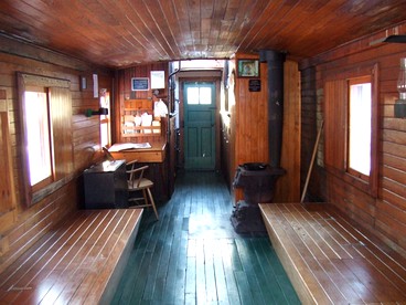 Vintage Caboose Rental in Historic Small Town near Springfield, Massachusetts - Cambridge, Massachusetts - glamping.directory