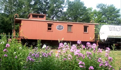 Vintage Caboose Rental in Historic Small Town near Springfield, Massachusetts - Cambridge, Massachusetts - glamping.directory