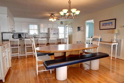 Family-Friendly Cottage with a Pool in Holden Beach, North Carolina - Holden Beach, North Carolina - glamping.directory