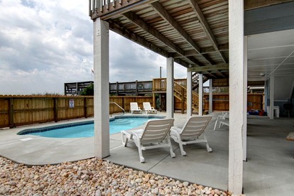 Family-Friendly Cottage with a Pool in Holden Beach, North Carolina - Holden Beach, North Carolina - glamping.directory