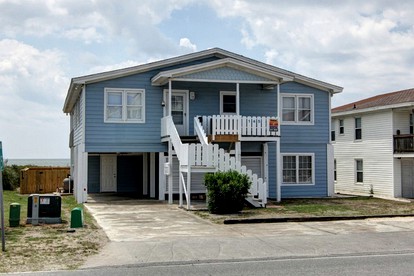 Family-Friendly Cottage with a Pool in Holden Beach, North Carolina - Holden Beach, North Carolina - glamping.directory