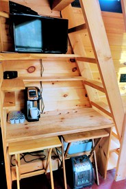 Modern Tiny House with Ski Access in Bennington, New Hamsphire - Bennington, New Hampshire - glamping.directory