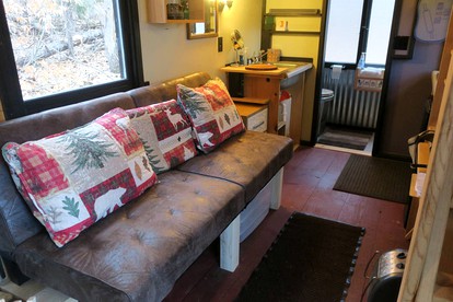 Modern Tiny House with Ski Access in Bennington, New Hamsphire - Bennington, New Hampshire - glamping.directory