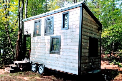 Modern Tiny House with Ski Access in Bennington, New Hamsphire - Bennington, New Hampshire - glamping.directory