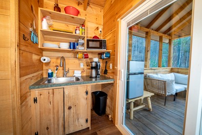 Nature Lovers Cabin with Spectacular Views of the Great Smoky Mountains, Tennesse - Cosby, Tennessee - glamping.directory