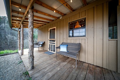 Nature Lovers Cabin with Spectacular Views of the Great Smoky Mountains, Tennesse - Cosby, Tennessee - glamping.directory