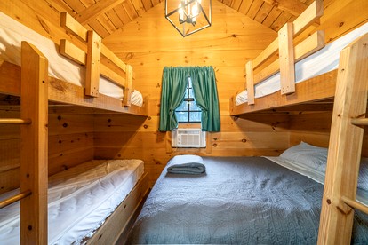 Nature Lovers Cabin with Spectacular Views of the Great Smoky Mountains, Tennesse - Cosby, Tennessee - glamping.directory