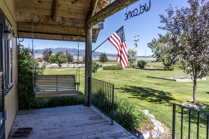 Romantic Cabin Rental with a Delightful Porch near Ennis, Montana - Whitehall, Montana - glamping.directory
