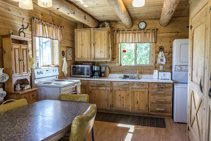Romantic Cabin Rental with a Delightful Porch near Ennis, Montana - Whitehall, Montana - glamping.directory