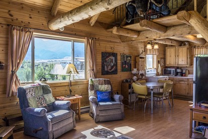 Romantic Cabin Rental with a Delightful Porch near Ennis, Montana - Whitehall, Montana - glamping.directory