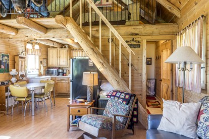 Romantic Cabin Rental with a Delightful Porch near Ennis, Montana - Whitehall, Montana - glamping.directory
