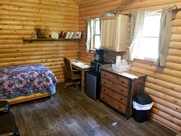 Cozy Creekside Cabin Rental for a Secluded Weekend Getaway in Wisconsin - Sparta, Wisconsin - glamping.directory