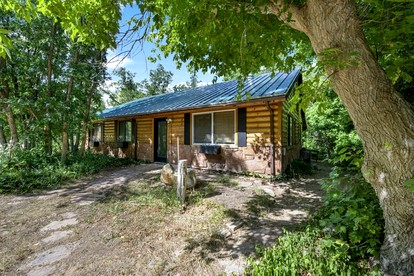 Wonderful Cabin with Fireplace, Fire Pit and Barbecue in Glendale, Utah - glamping.directory