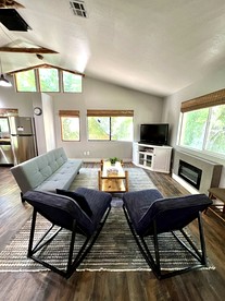 Wonderful Cabin with Fireplace, Fire Pit and Barbecue in Glendale, Utah - Glendale, Utah - glamping.directory