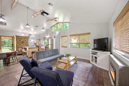 Wonderful Cabin with Fireplace, Fire Pit and Barbecue in Glendale, Utah - Glendale, Utah - glamping.directory