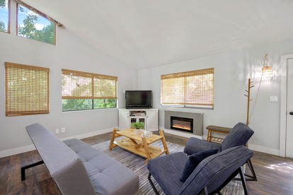 Wonderful Cabin with Fireplace, Fire Pit and Barbecue in Glendale, Utah - Glendale, Utah - glamping.directory
