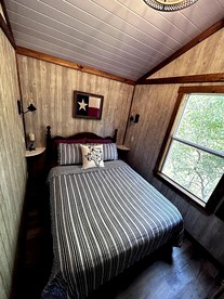 Unique Treehouse on Working Farm in Texas, Perfect for Rustic Weekends in Nature - Forestburg, Texas - glamping.directory