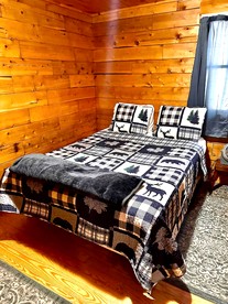 Dreamy Lofted Cabin with Direct Lake Access in Maine - Beaver Cove, Maine - glamping.directory
