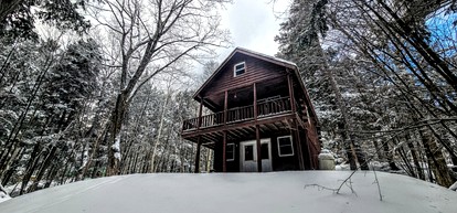 Dreamy Lofted Cabin with Direct Lake Access in Maine - Beaver Cove, Maine - glamping.directory