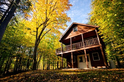 Dreamy Lofted Cabin with Direct Lake Access in Maine - Beaver Cove, Maine - glamping.directory