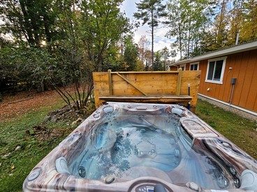 Beautiful Cozy Cabin with Hot Tub and Fire Pit near Haverhill, New Hampshire - Haverhill, New Hampshire - glamping.directory