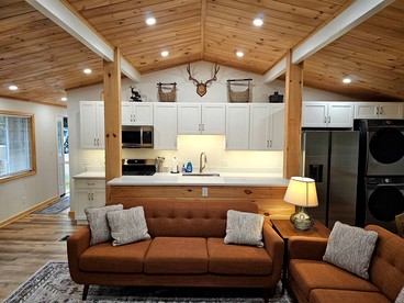 Beautiful Cozy Cabin with Hot Tub and Fire Pit near Haverhill, New Hampshire - Haverhill, New Hampshire - glamping.directory