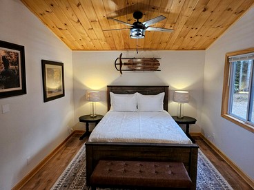 Beautiful Cozy Cabin with Hot Tub and Fire Pit near Haverhill, New Hampshire - Haverhill, New Hampshire - glamping.directory