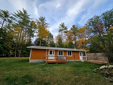 Beautiful Cozy Cabin with Hot Tub and Fire Pit near Haverhill, New Hampshire - Haverhill, New Hampshire - glamping.directory