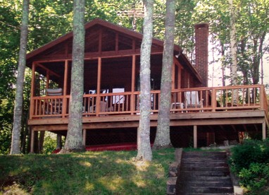 Lakeside Two-Bedroom Vacation Rental Set in the Summer Town of Camden, Maine - glamping.directory